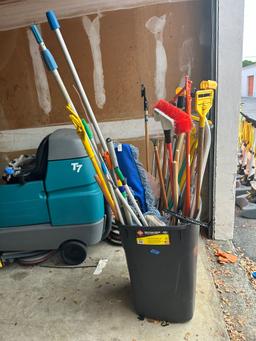 LOT - ASSORTED BROOM/MOP HANDLES, EXTENDERS, ETC (POMPANO, FL R01)