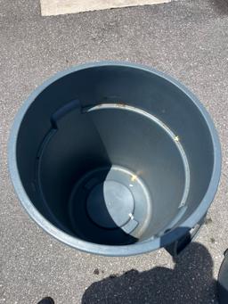 44 GAL BRUTE - RUBBERMAID COMMERICAL PRODUCTS TRASH CAN (POMPANO, FL)