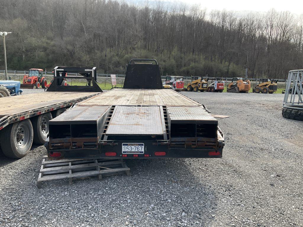 2007 25' Gatormade Gooseneck Trailer