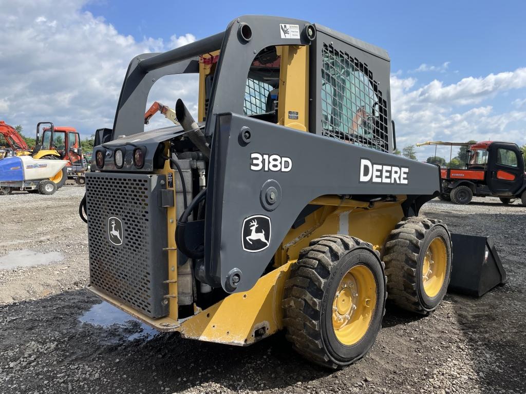 Deere 318D Skid Steer