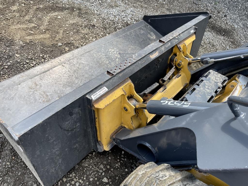 Deere 318D Skid Steer