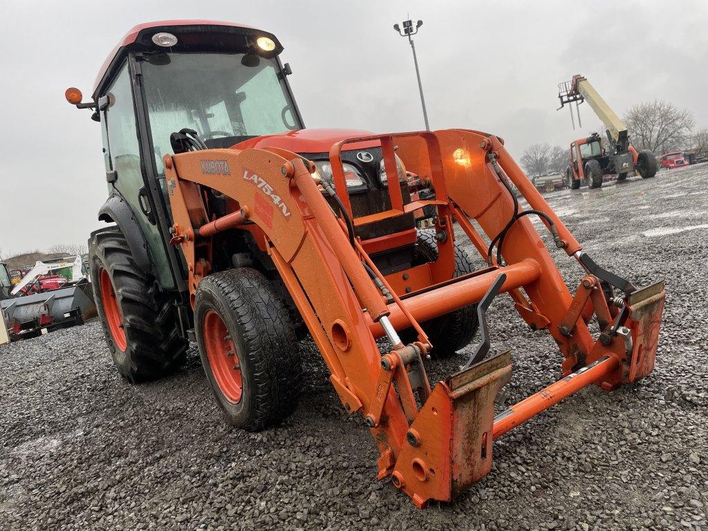 Kubota M8540 Tractor