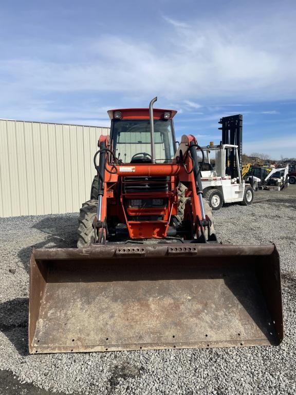 Kubota M8200 Loader Tractor