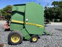 John Deere 448 Round Baler