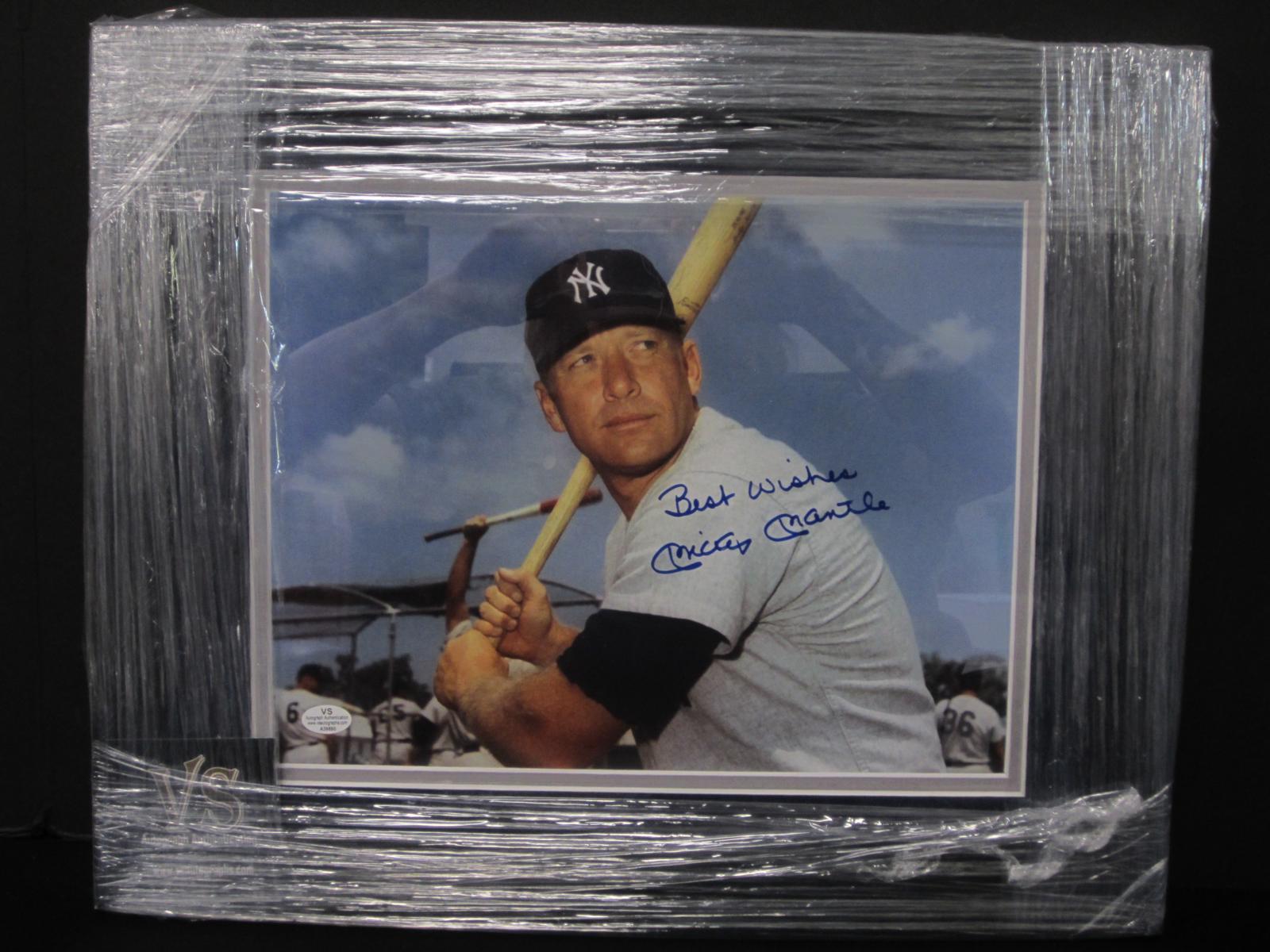 FRAMED MICKEY MANTLE SIGNED 8X10 PHOTO COA