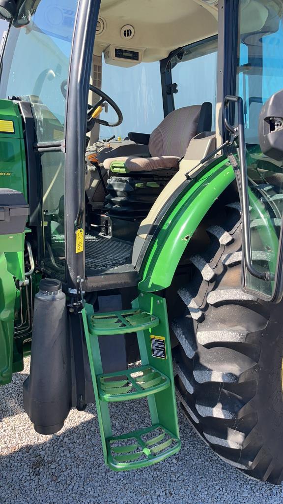 2015 John Deere 6105D