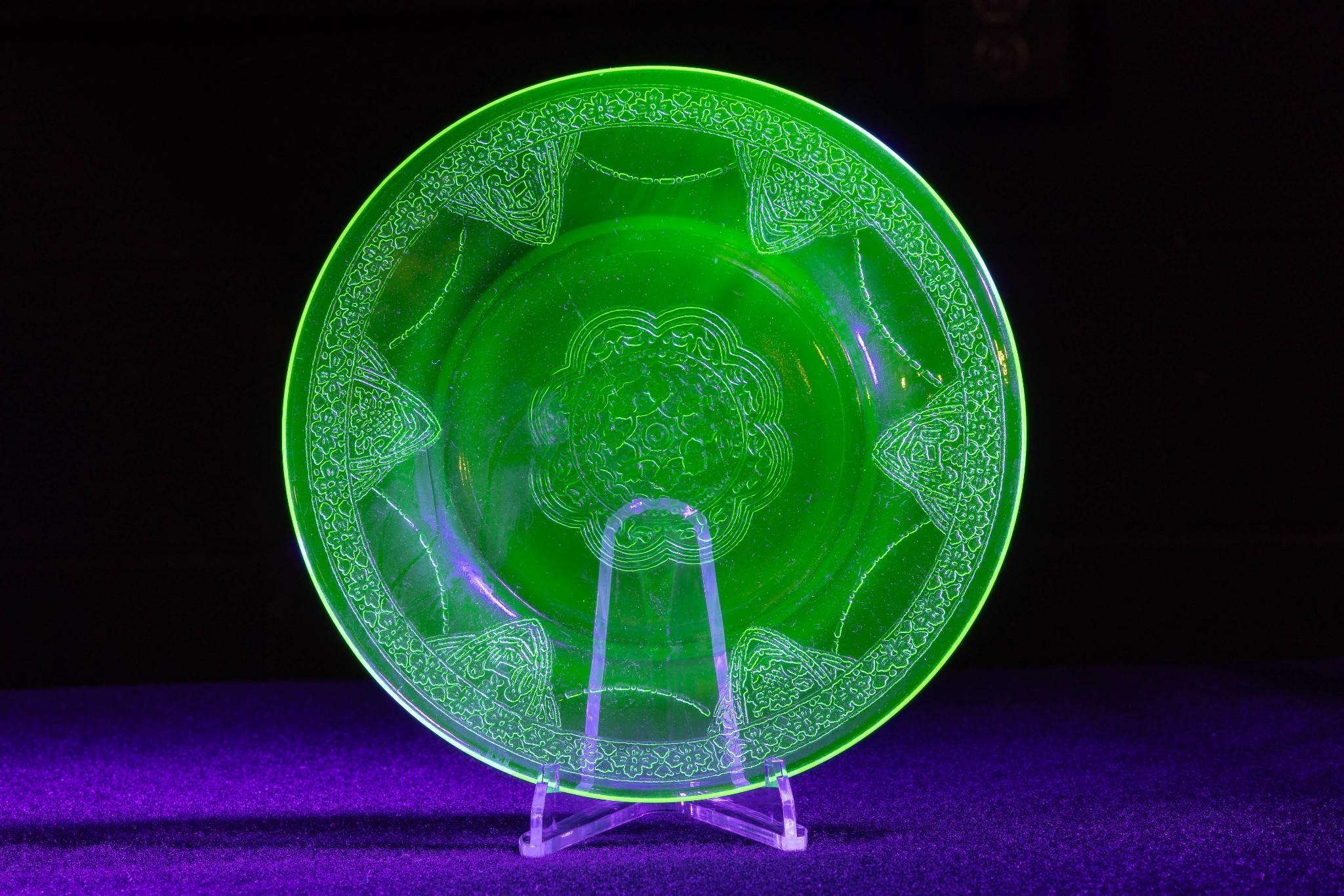 Uranium Cameo Glass Sandwich Plates - Set of Four