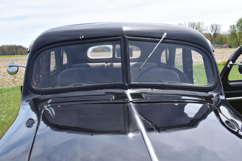 1937 Chrysler Airflow Sedan