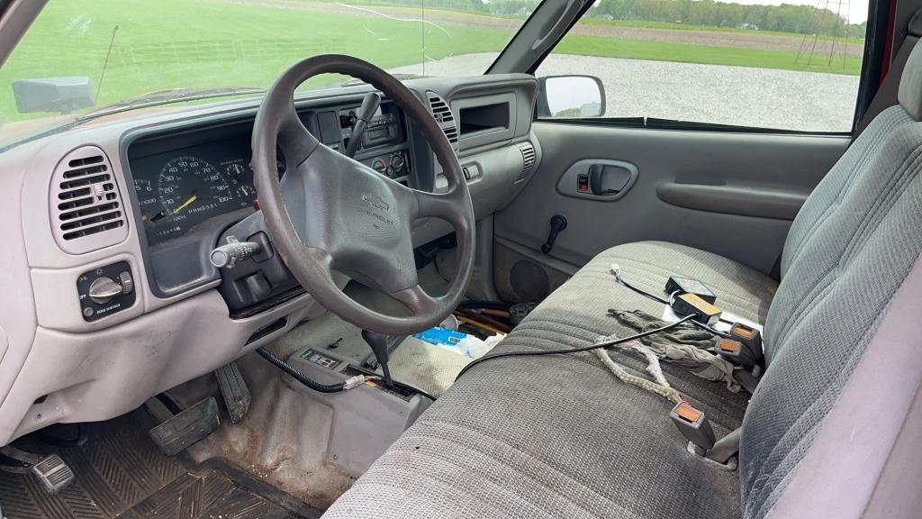 2000 Chevy 2500 4x4 with plow