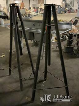 (Harvey, IL) (2) Jack Stands NOTE: This unit is being sold AS IS/WHERE IS via Timed Auction and is l