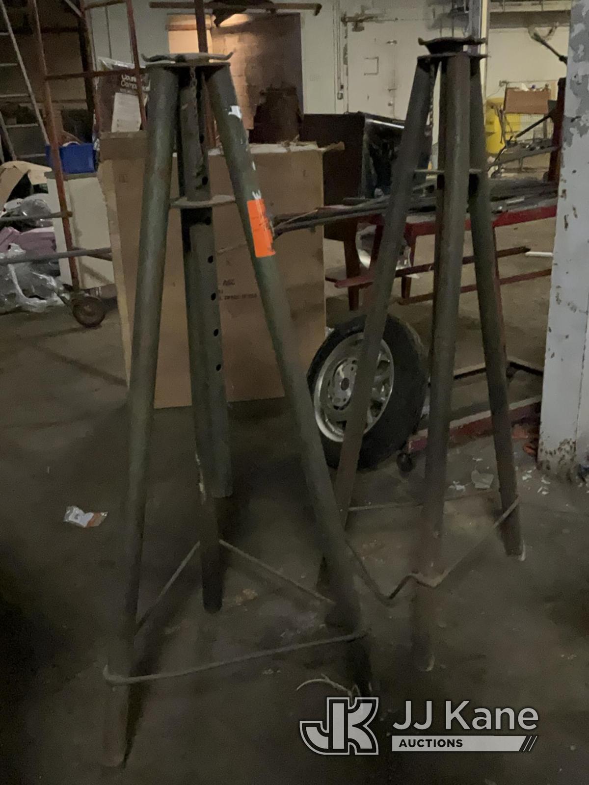 (Harvey, IL) (2) Jack Stands NOTE: This unit is being sold AS IS/WHERE IS via Timed Auction and is l