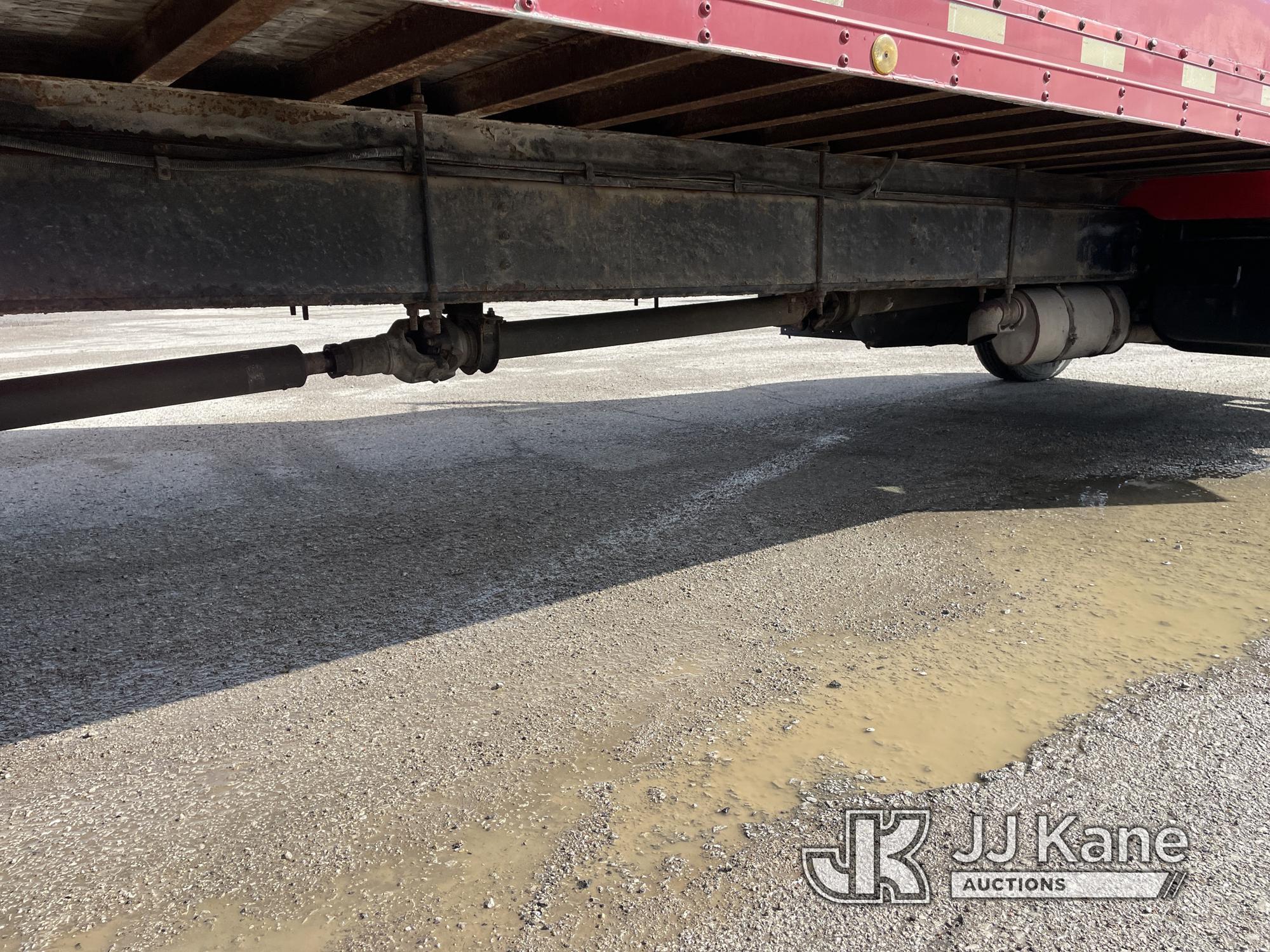 (Kansas City, MO) 2000 International 4700 Van Body Truck Runs & Moves) (Jump to Start, Body Damage,