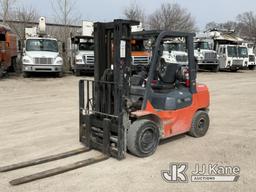 (Des Moines, IA) 2005 Toyota 7FGU32 Pneumatic Tired Forklift Runs, Moves, Operates