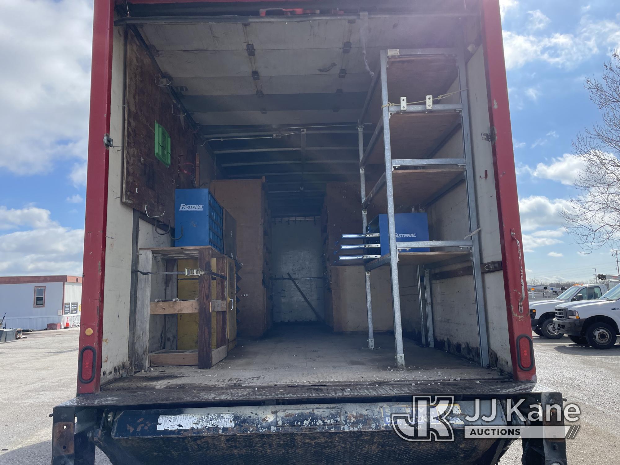 (Kansas City, MO) 2000 International 4700 Van Body Truck Runs & Moves) (Jump to Start, Body Damage,