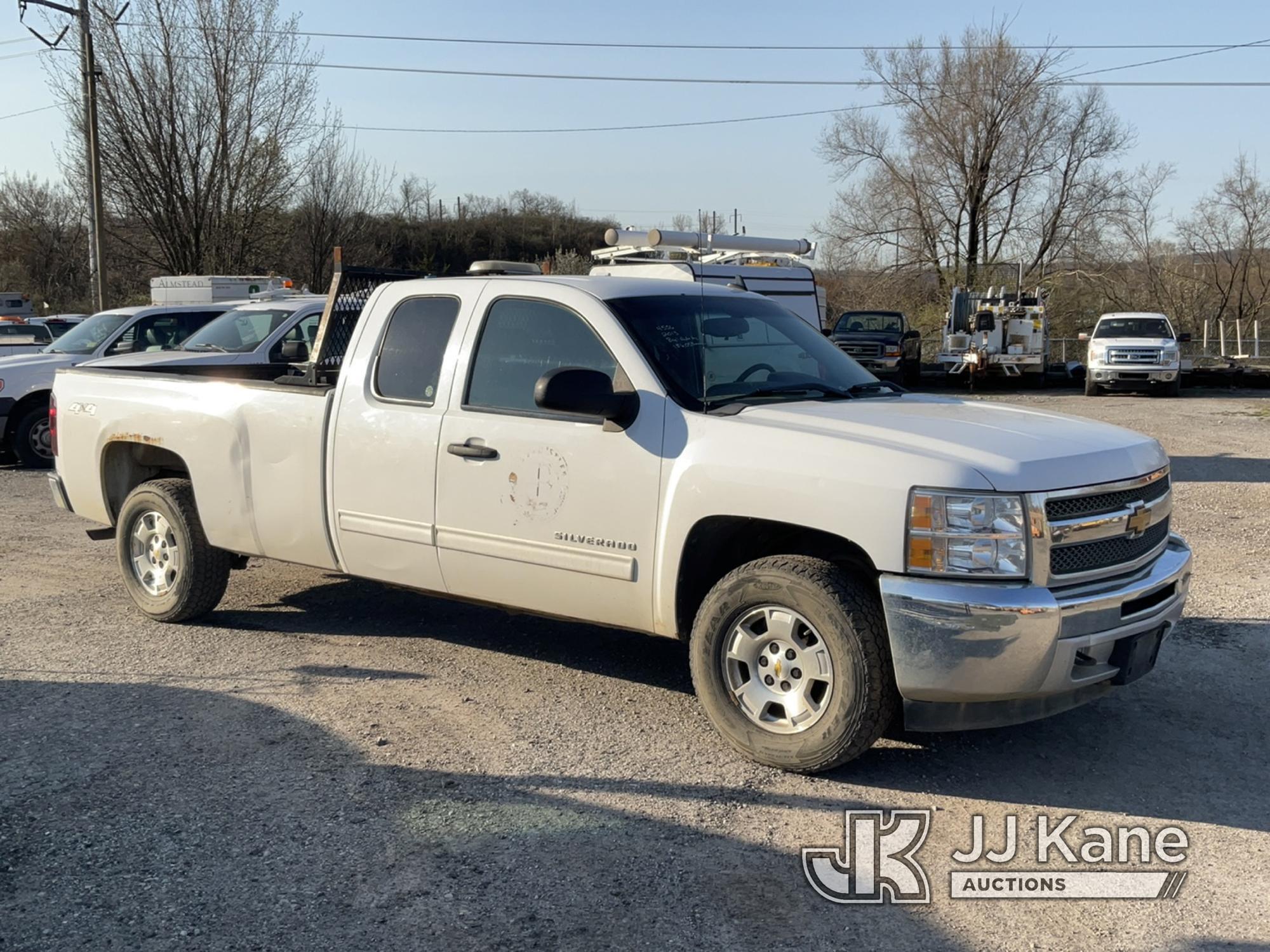 (Plymouth Meeting, PA) 2013 Chevrolet Silverado 1500 4x4 Extended-Cab Pickup Truck Runs & Moves, Bod