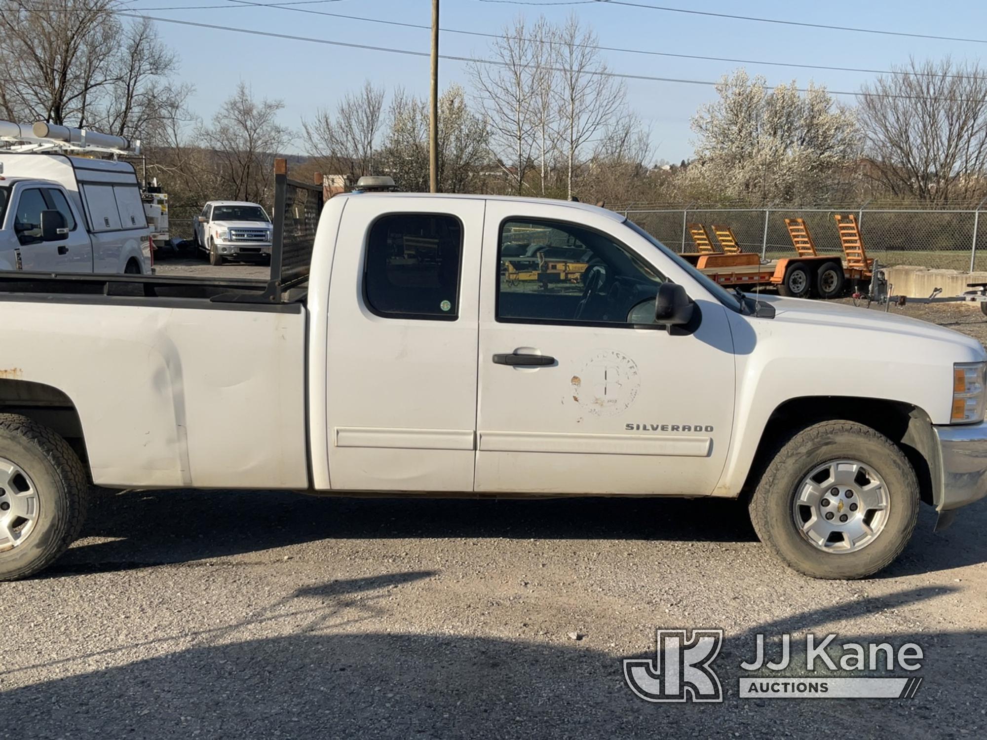 (Plymouth Meeting, PA) 2013 Chevrolet Silverado 1500 4x4 Extended-Cab Pickup Truck Runs & Moves, Bod