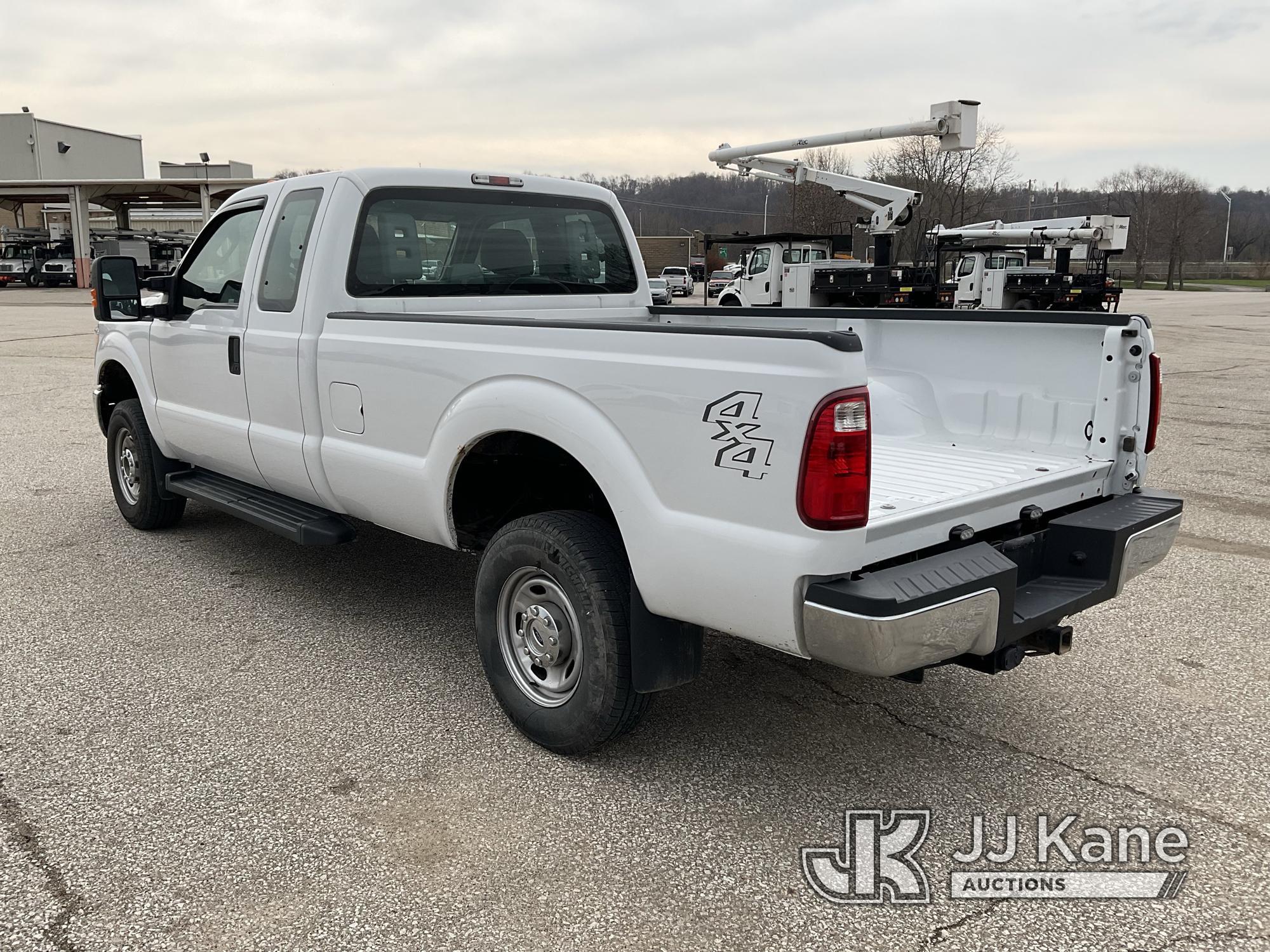(Martinsville, IN) 2013 Ford F350 4x4 Extended-Cab Pickup Truck, Missing tailgate Runs & Moves