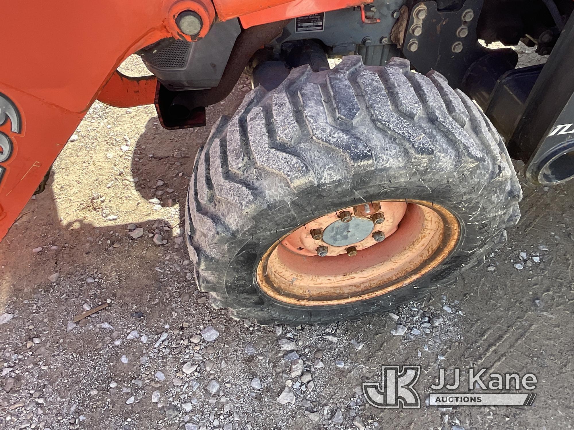 (Munroe Falls, OH) Kubota L39 4x4 Tractor Loader Backhoe Runs & Operates