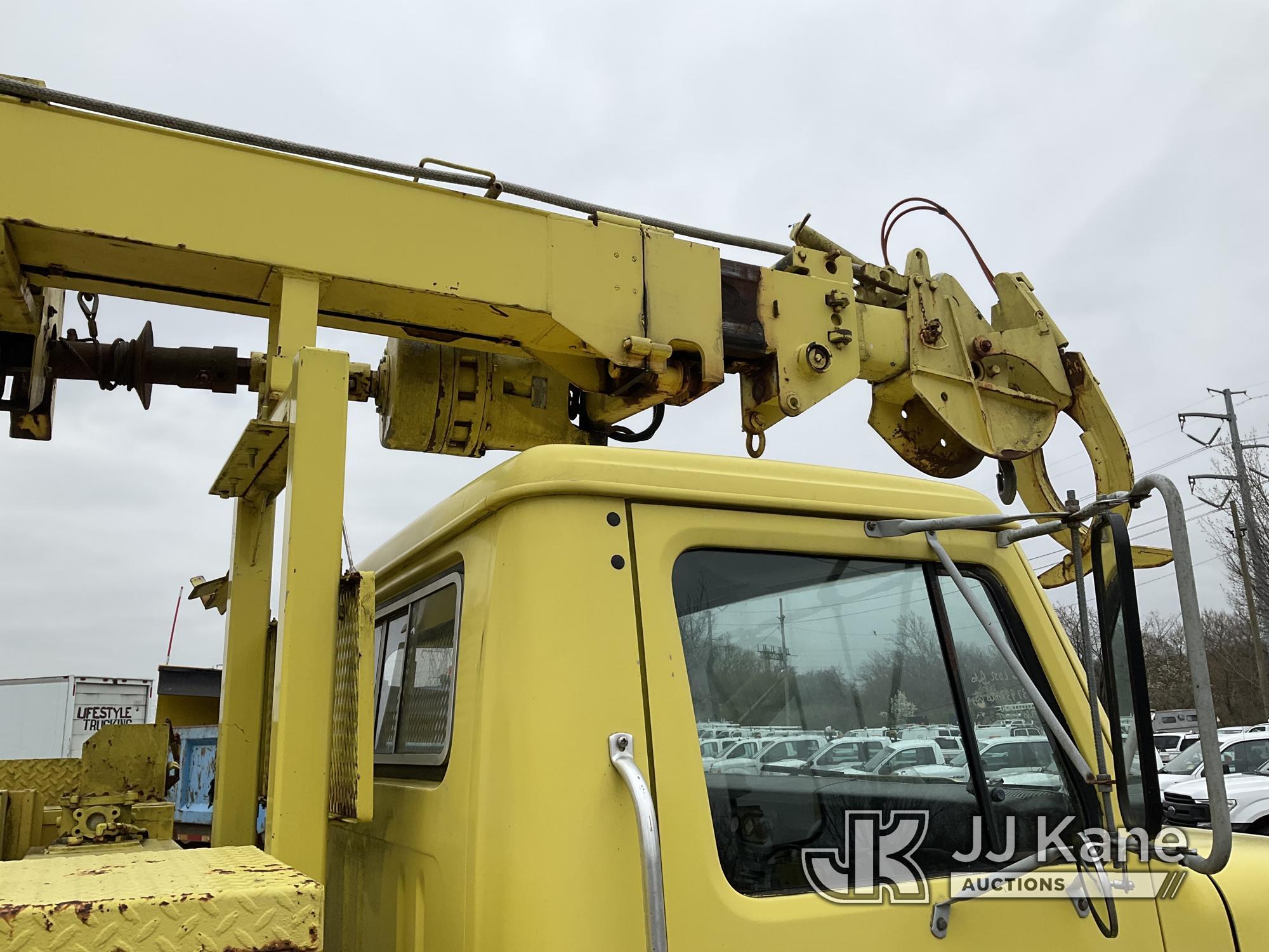 (Plymouth Meeting, PA) Telelect Commander 4042, Digger Derrick rear mounted on 1987 International 19