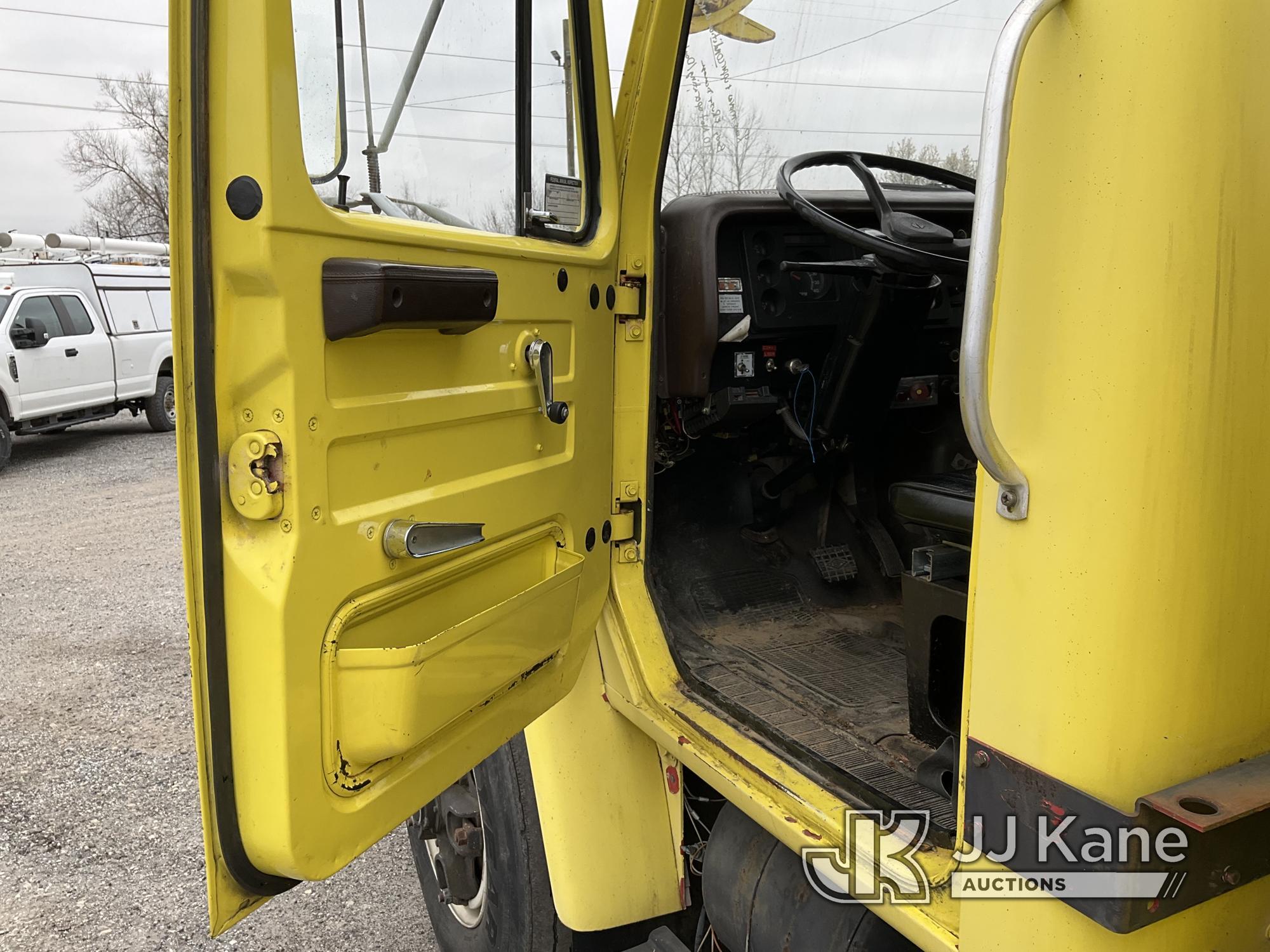 (Plymouth Meeting, PA) Telelect Commander 4042, Digger Derrick rear mounted on 1987 International 19