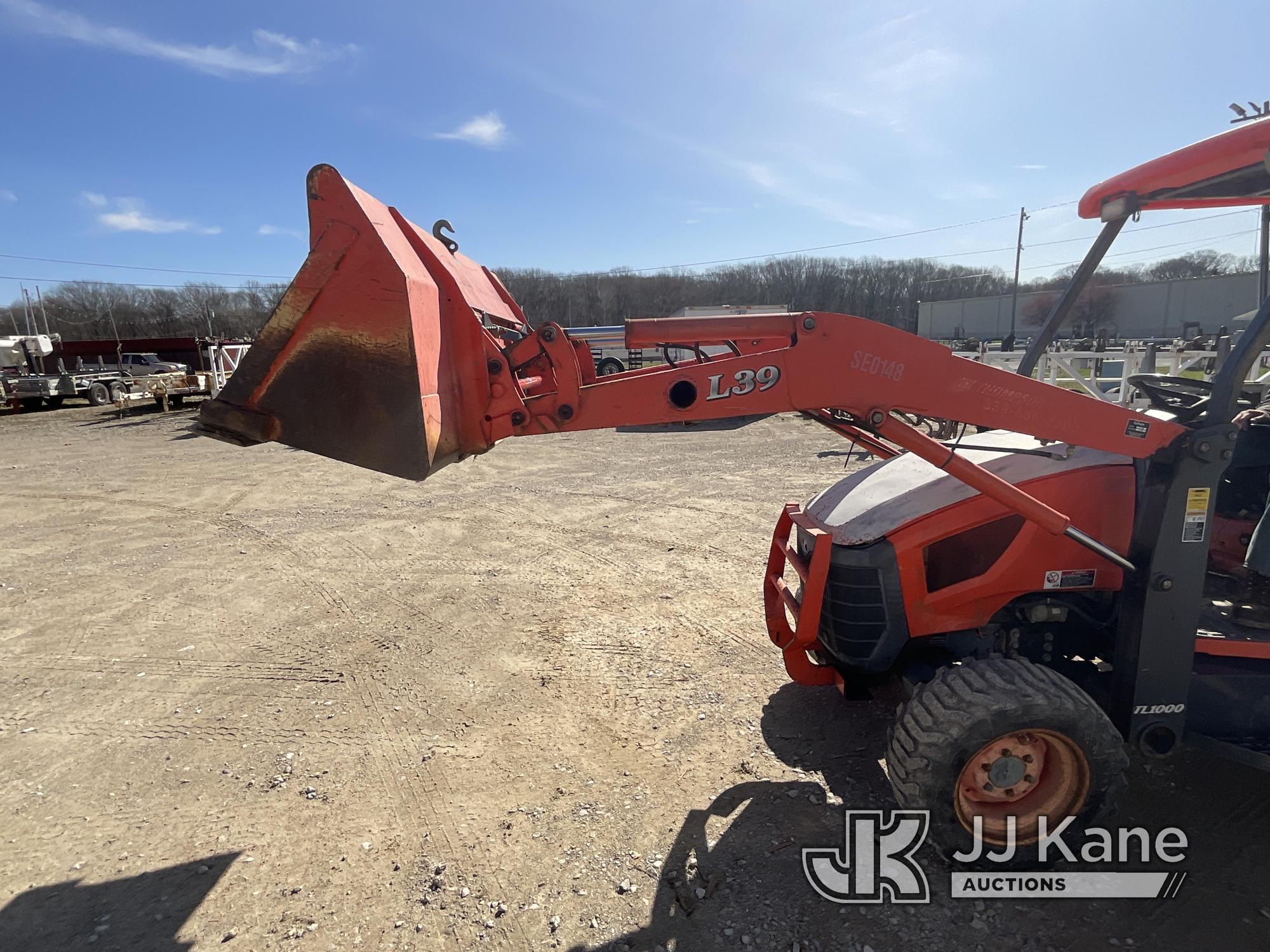 (Munroe Falls, OH) Kubota L39 4x4 Tractor Loader Backhoe Runs & Operates