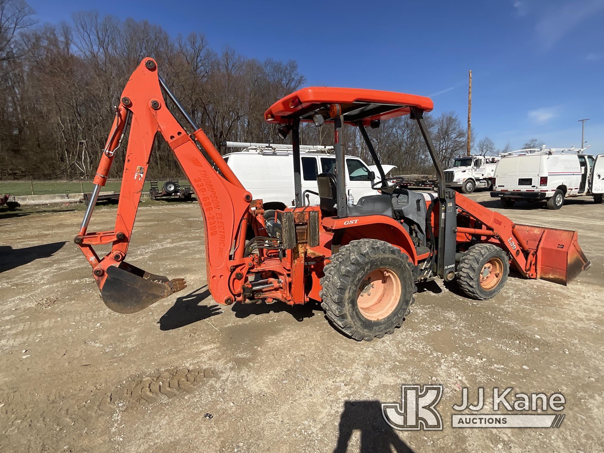 (Munroe Falls, OH) Kubota L39 4x4 Tractor Loader Backhoe Runs & Operates