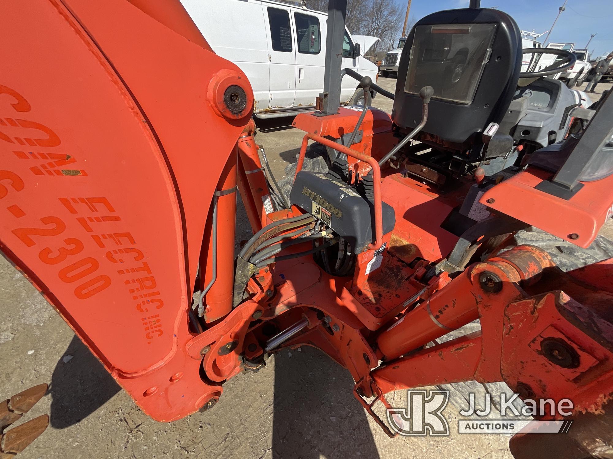 (Munroe Falls, OH) Kubota L39 4x4 Tractor Loader Backhoe Runs & Operates