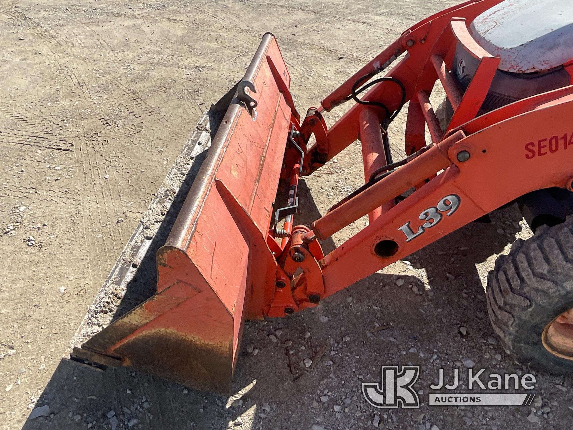 (Munroe Falls, OH) Kubota L39 4x4 Tractor Loader Backhoe Runs & Operates