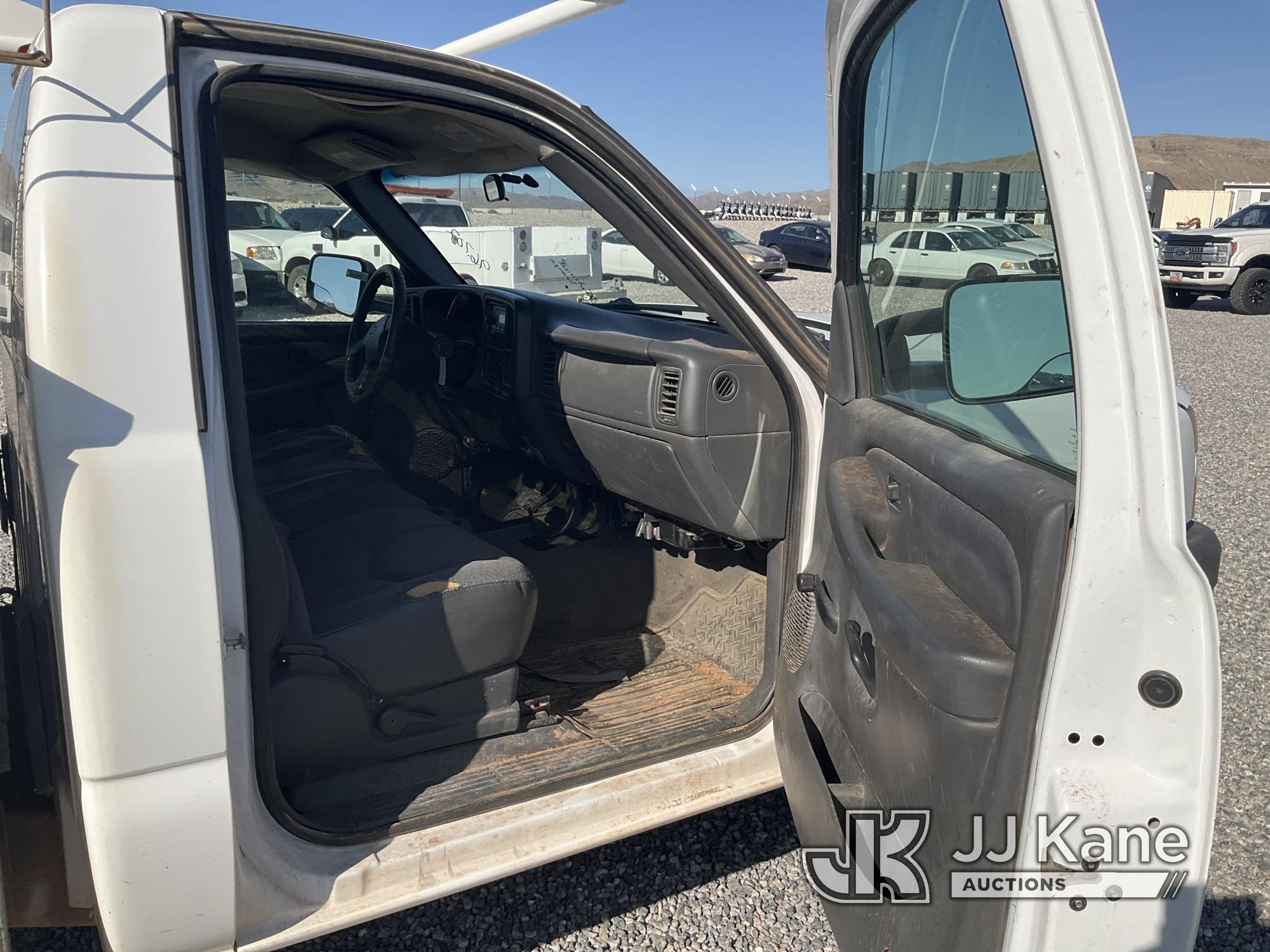 (Las Vegas, NV) 2006 Chevrolet 2500 Service Body 4X4 Interior Damage, Taxable Runs & Moves