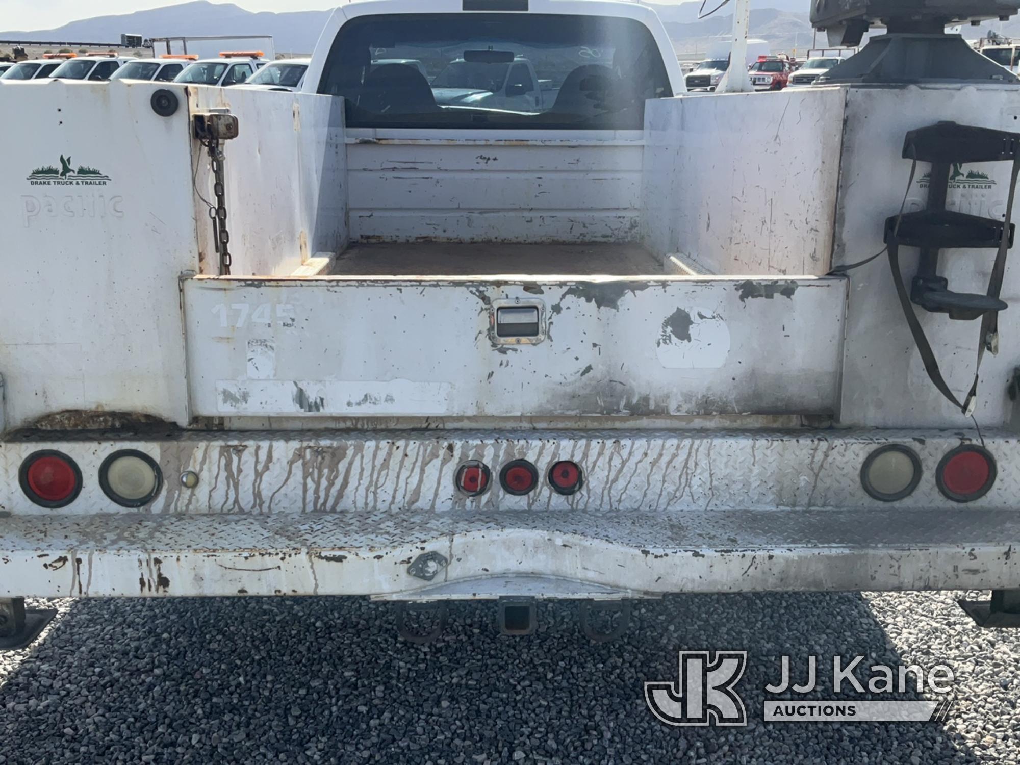 (Las Vegas, NV) 2005 Ford F350 Venturo ET10KX Crane, 3,200 Lb. Cap. Body Damage, Runs & Moves