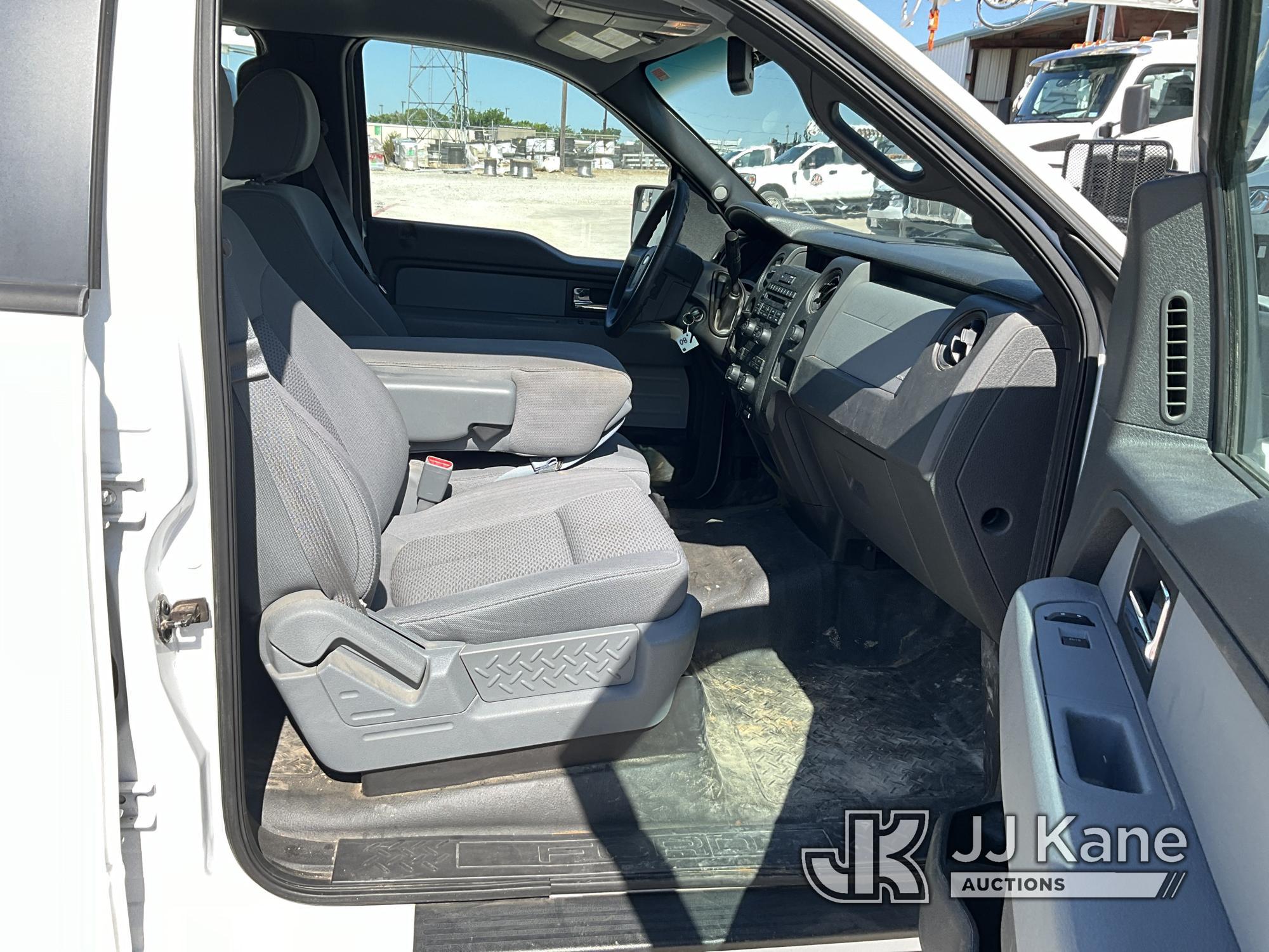 (Azle, TX) 2014 Ford F150 Crew-Cab Pickup Truck Runs & Moves) (Paint Damage, Windshield Chipped, Coo