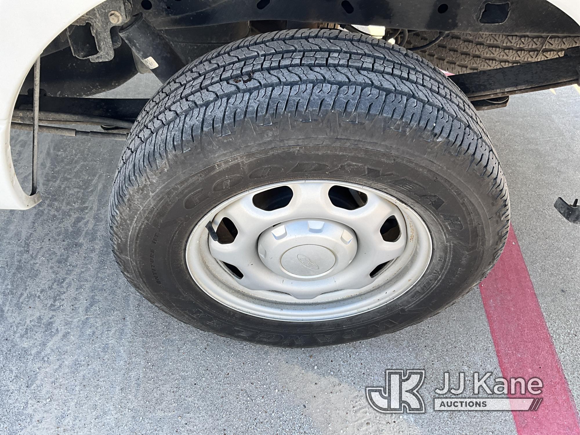 (Azle, TX) 2014 Ford F150 Crew-Cab Pickup Truck Runs & Moves) (Paint Damage, Windshield Chipped, Coo