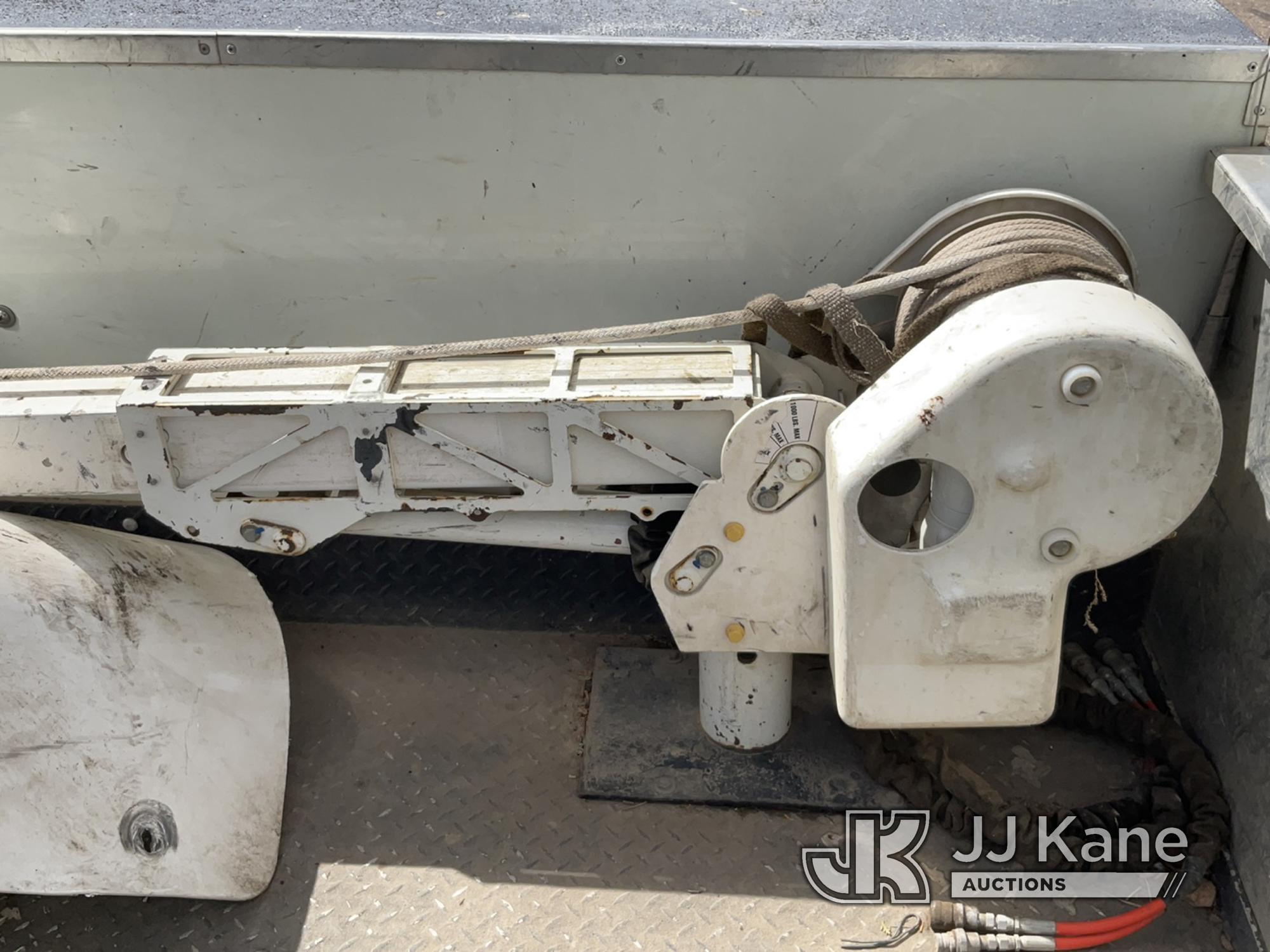 (Bismarck, ND) Versalift VST5500I, Articulating & Telescopic Material Handling Bucket Truck center m