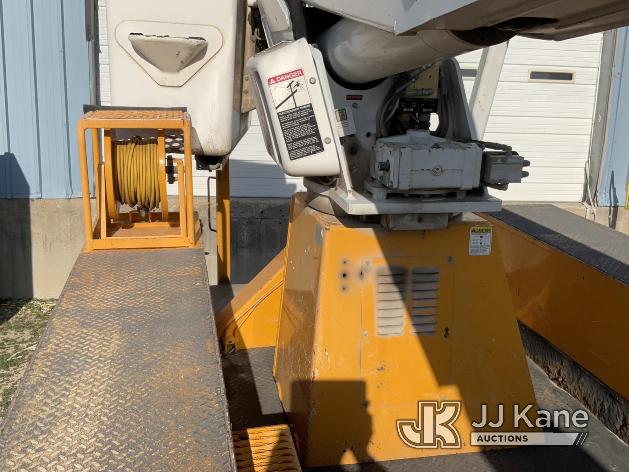 (Saint Joseph, MO) Altec AM862, Over-Center Material Handling Bucket Truck rear mounted on 2003 Inte