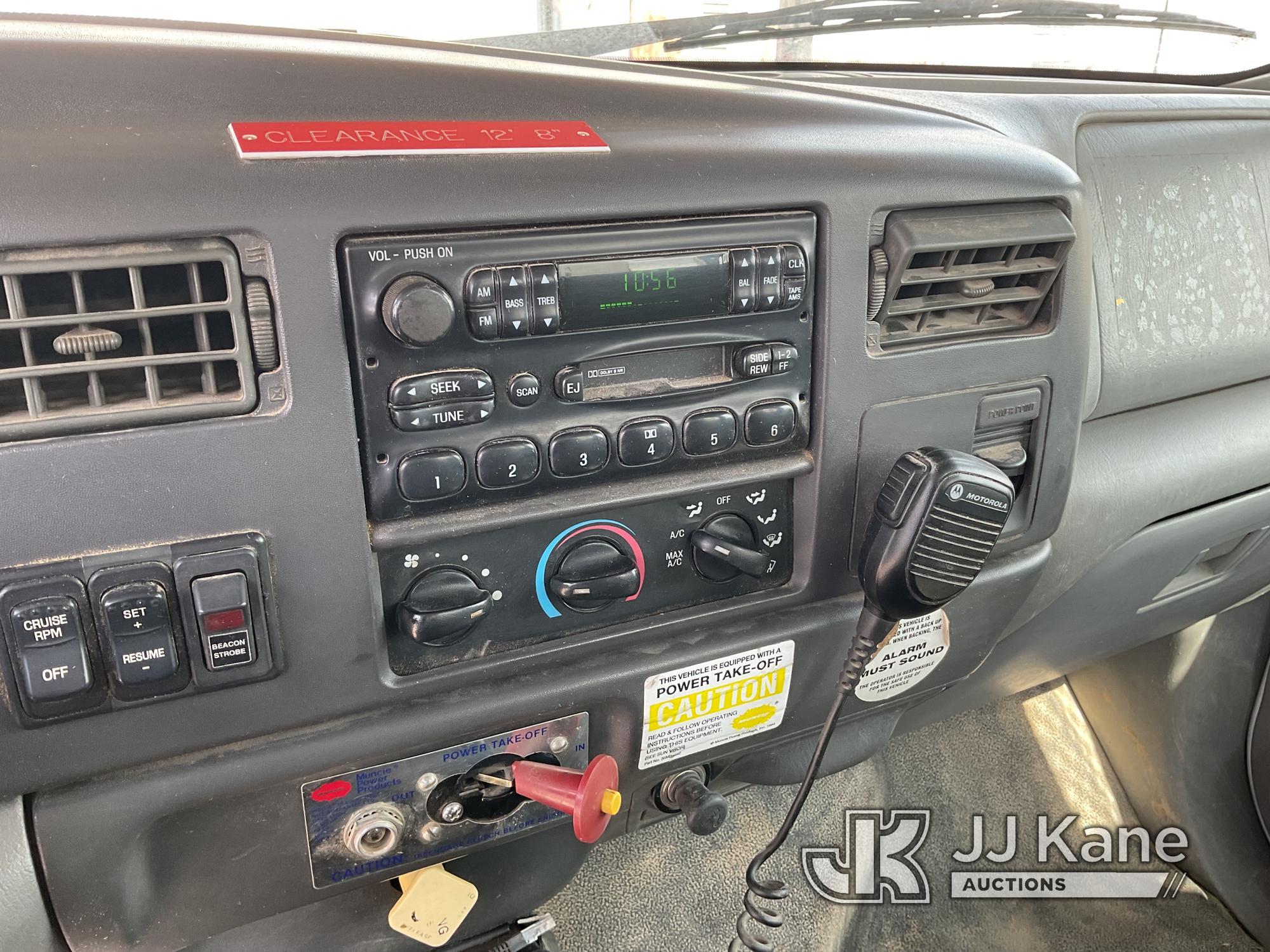 (New London, MO) Altec LRV60E70, Over-Center Bucket Truck mounted behind cab on 2002 Ford F750 Chipp