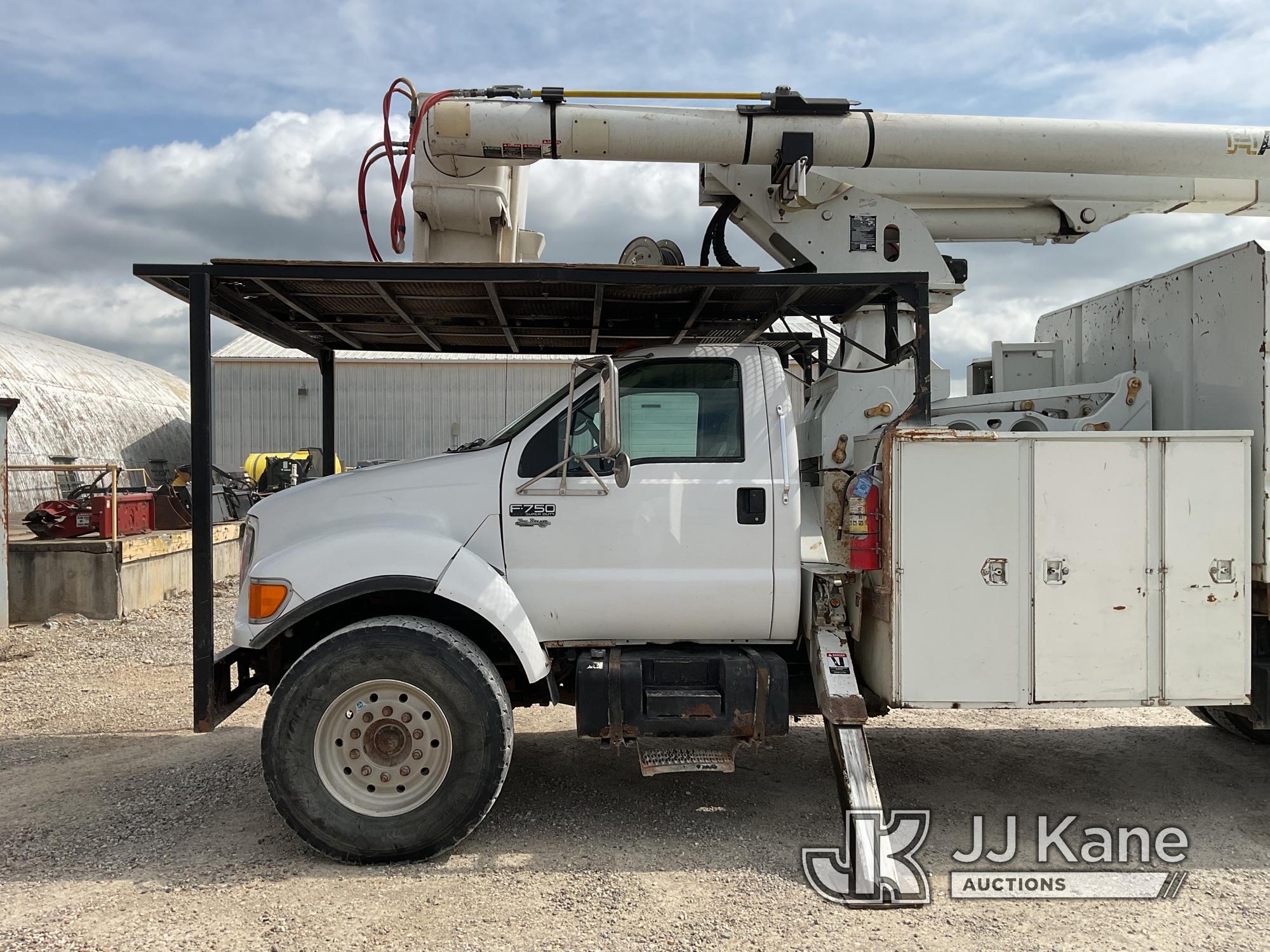 (New London, MO) Altec LRV60E70, Over-Center Bucket Truck mounted behind cab on 2002 Ford F750 Chipp