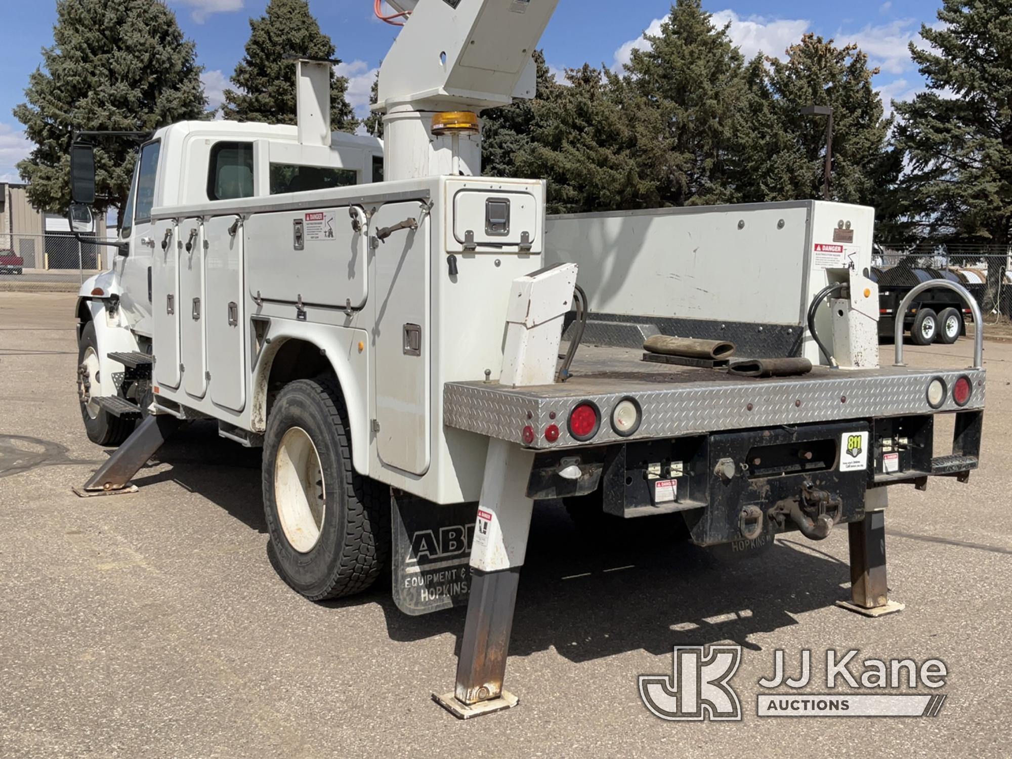 (Bismarck, ND) Versalift VST5500I, Articulating & Telescopic Material Handling Bucket Truck center m