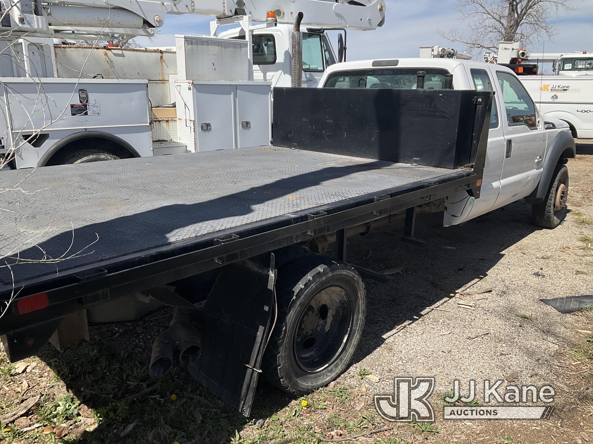 (Kansas City, MO) 2015 Ford F550 4x4 Extended-Cab Flatbed Truck Not Running, Condition Unknown, Has