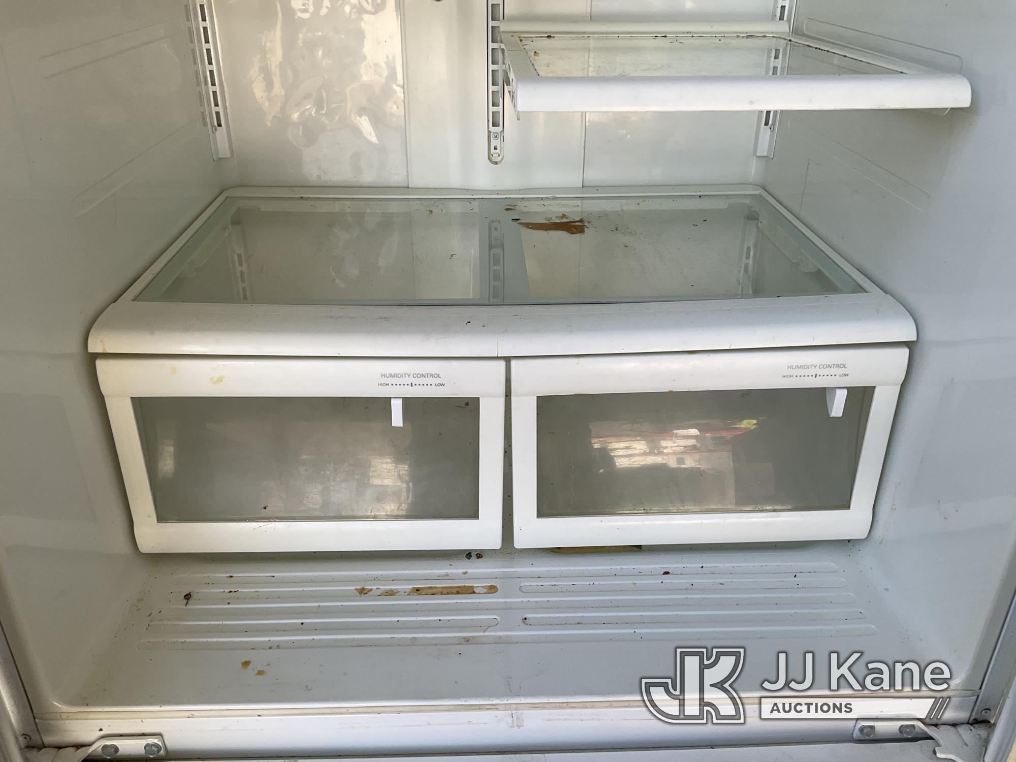 (Jurupa Valley, CA) LG Refrigerator (Used) NOTE: This unit is being sold AS IS/WHERE IS via Timed Au