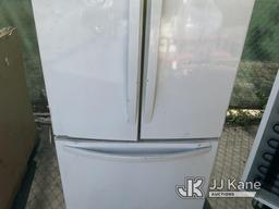 (Jurupa Valley, CA) LG Refrigerator (Used) NOTE: This unit is being sold AS IS/WHERE IS via Timed Au