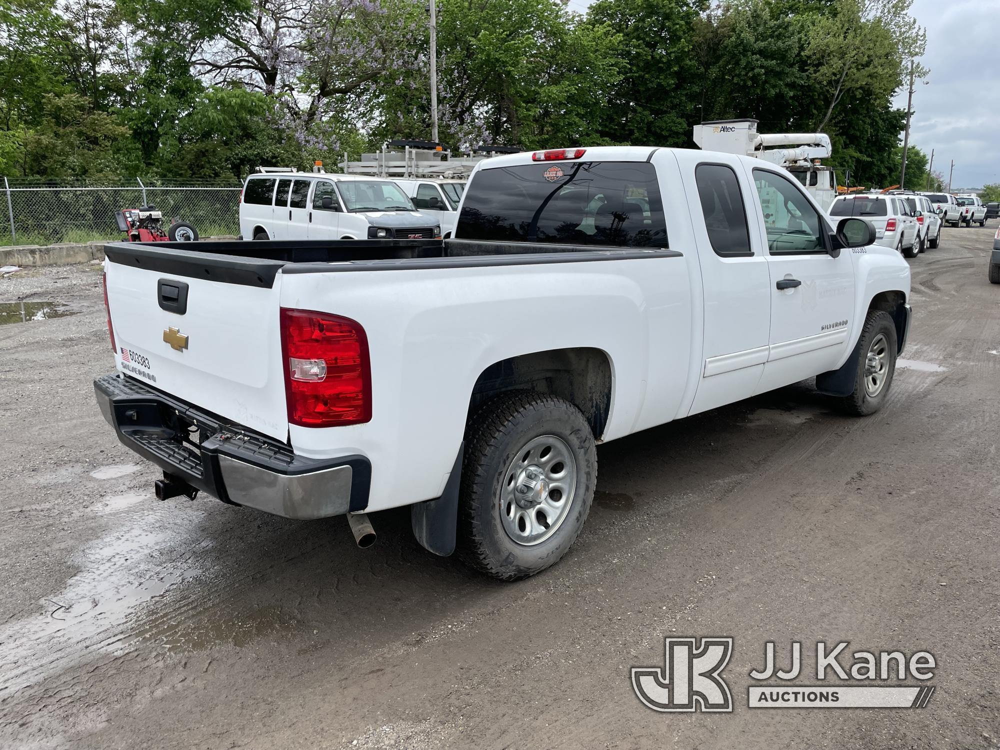 (Plymouth Meeting, PA) 2012 Chevrolet Silverado 1500 4x4 Extended-Cab Pickup Truck Runs & Moves, Bod