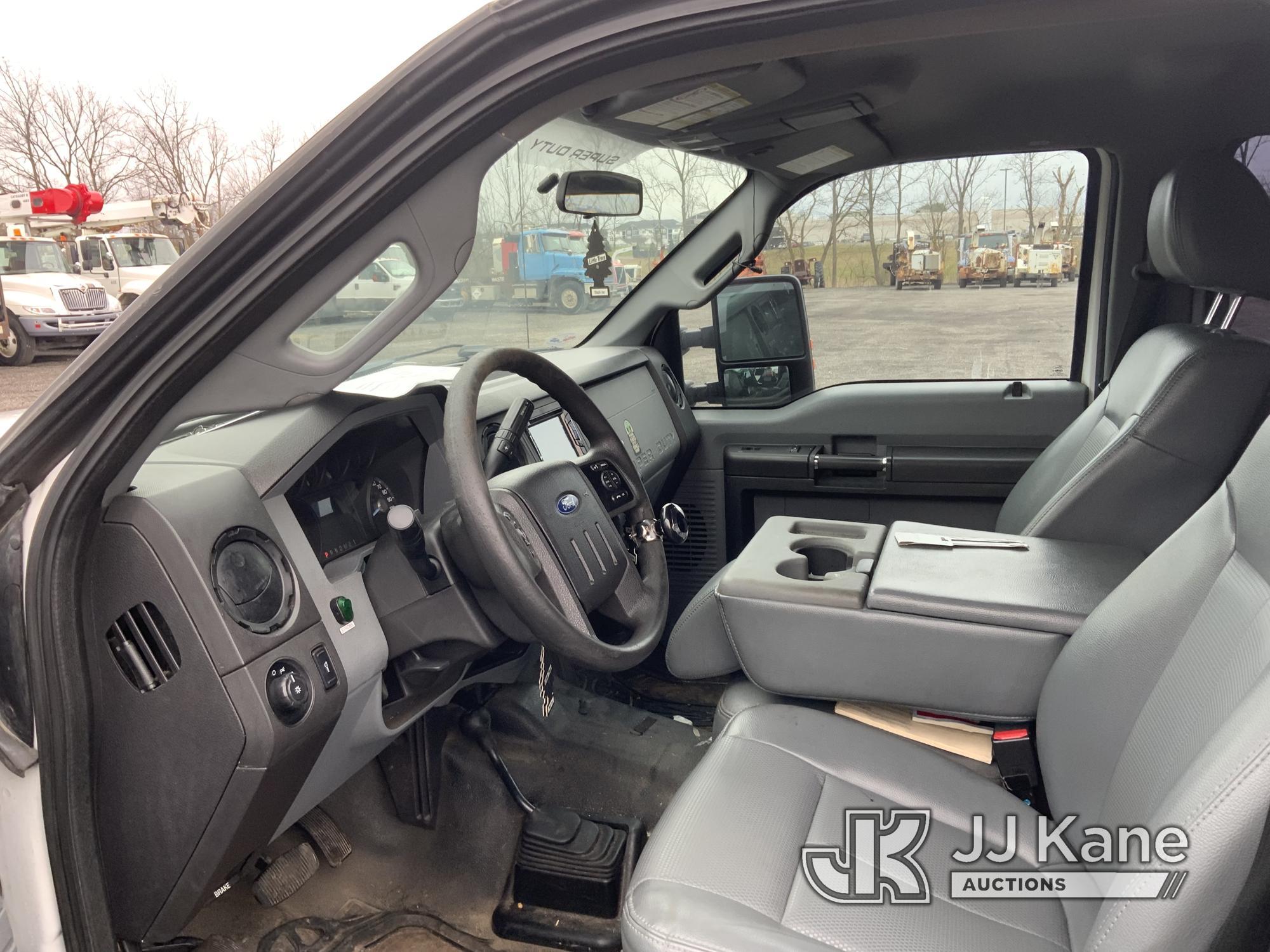 (Ashland, OH) 2016 Ford F350 4x4 Crew-Cab Pickup Truck Runs & Moves) (Body Damage