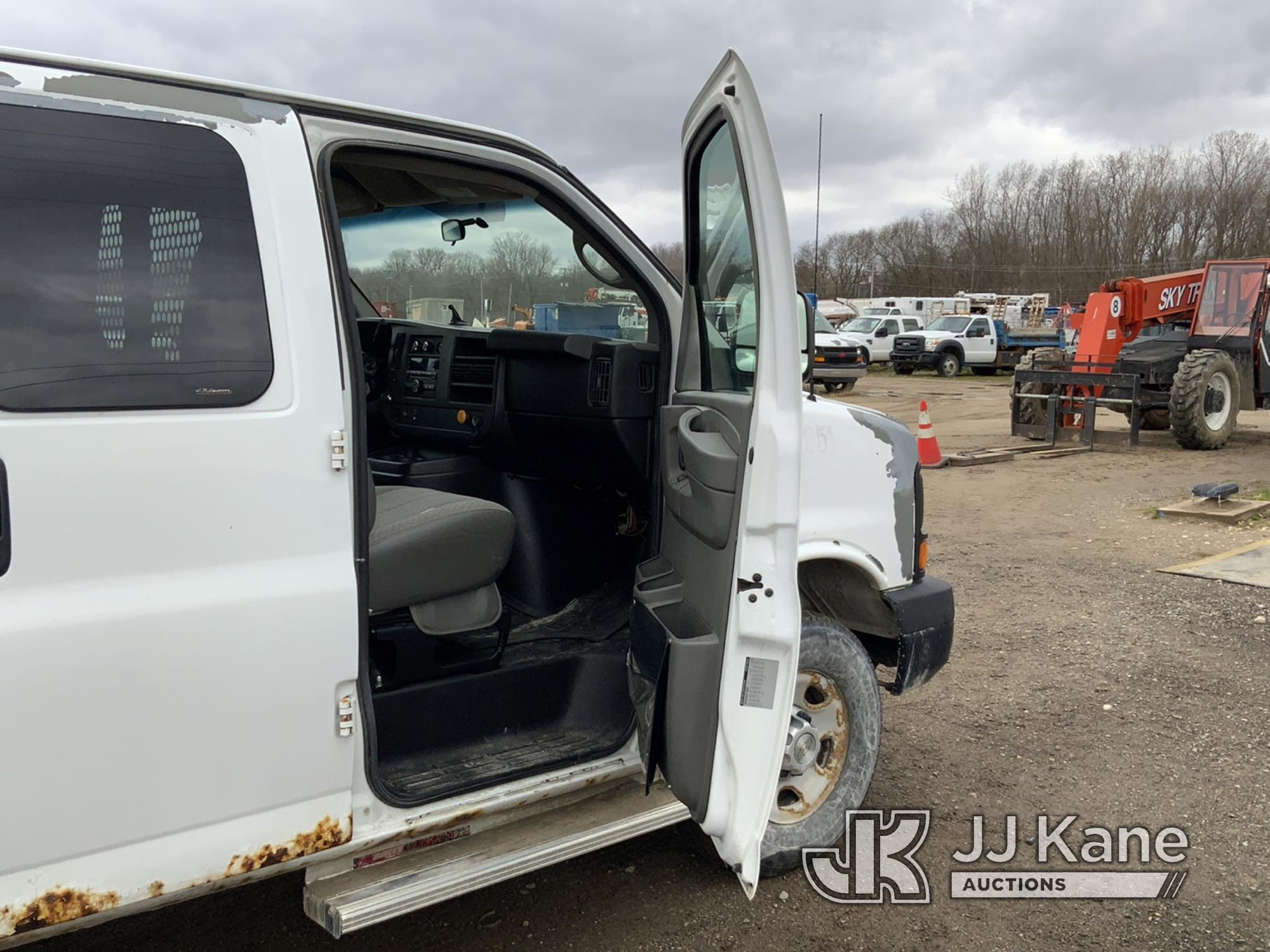 (Charlotte, MI) 2010 Chevrolet Express G2500 Cargo Van Runs, Moves, Jump to Start, Rust