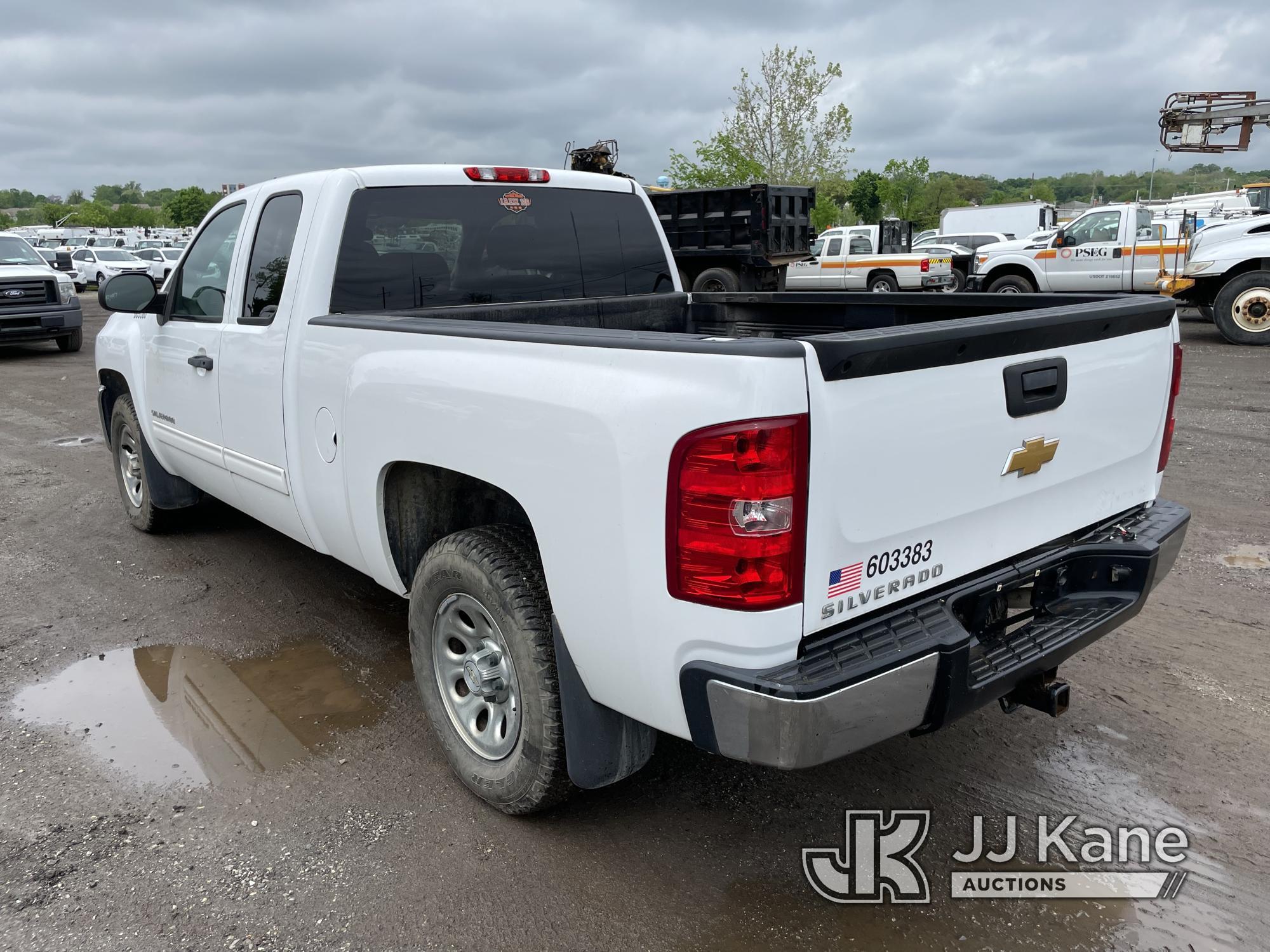 (Plymouth Meeting, PA) 2012 Chevrolet Silverado 1500 4x4 Extended-Cab Pickup Truck Runs & Moves, Bod