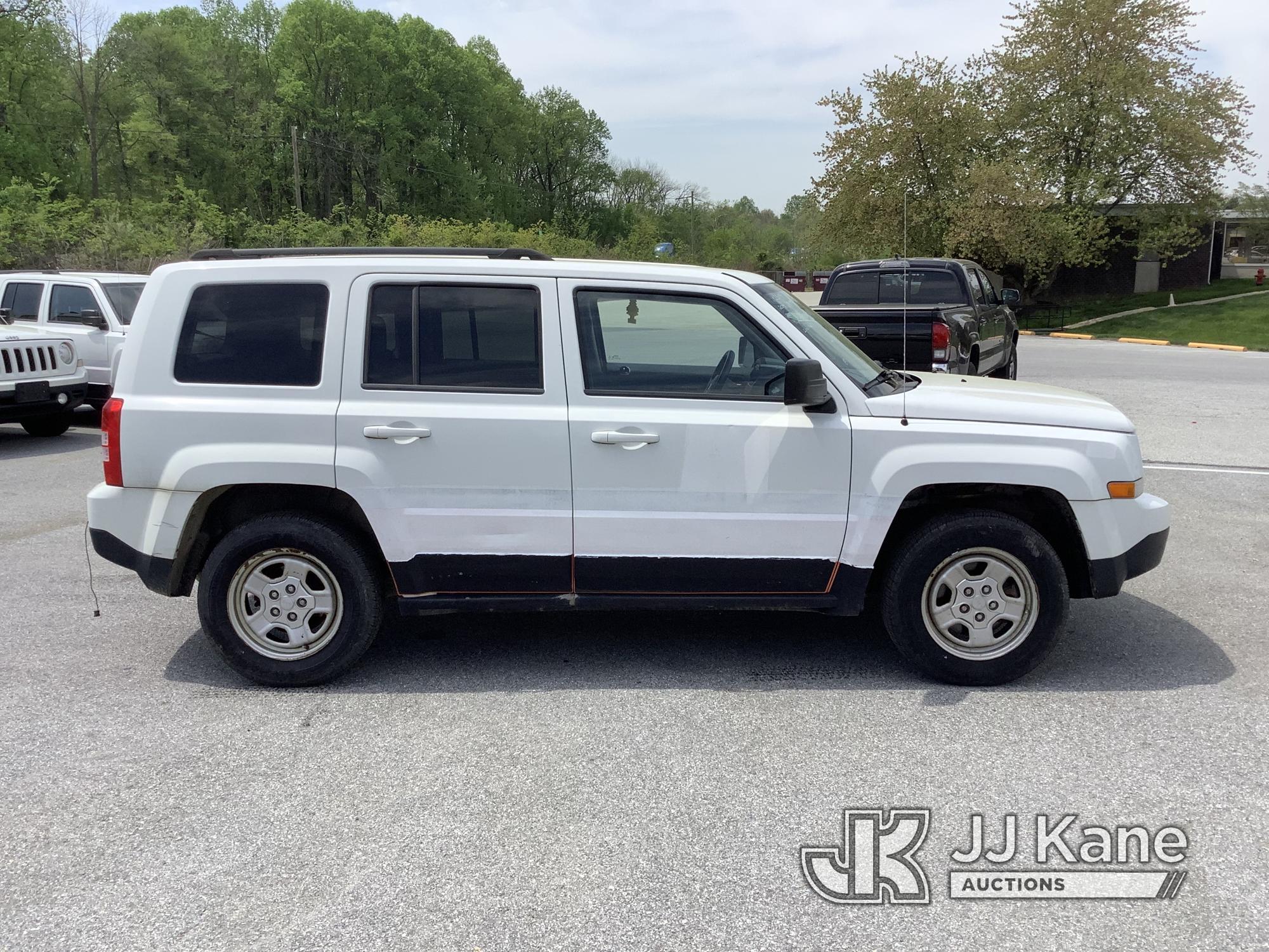 (Chester Springs, PA) 2014 Jeep Patriot 4x4 4-Door Sport Utility Vehicle Runs & Moves, Low Fuel, Bod