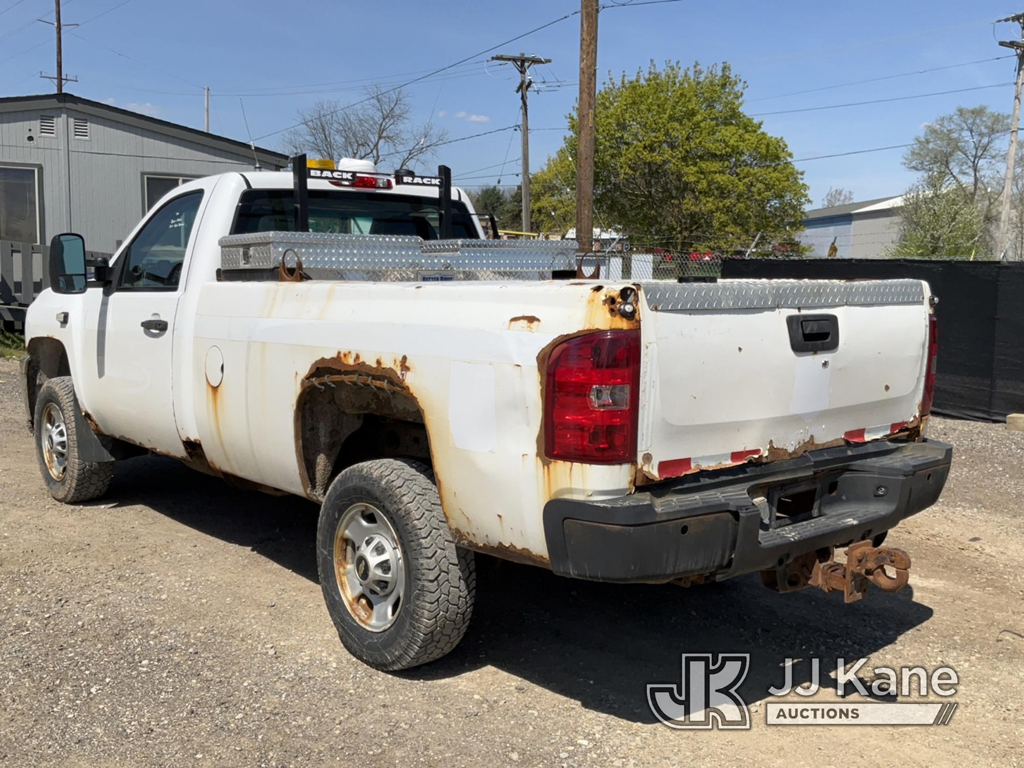 (Charlotte, MI) 2011 Chevrolet Silverado 2500HD 4x4 Pickup Truck Runs & Moves) (Rust, Seller States: