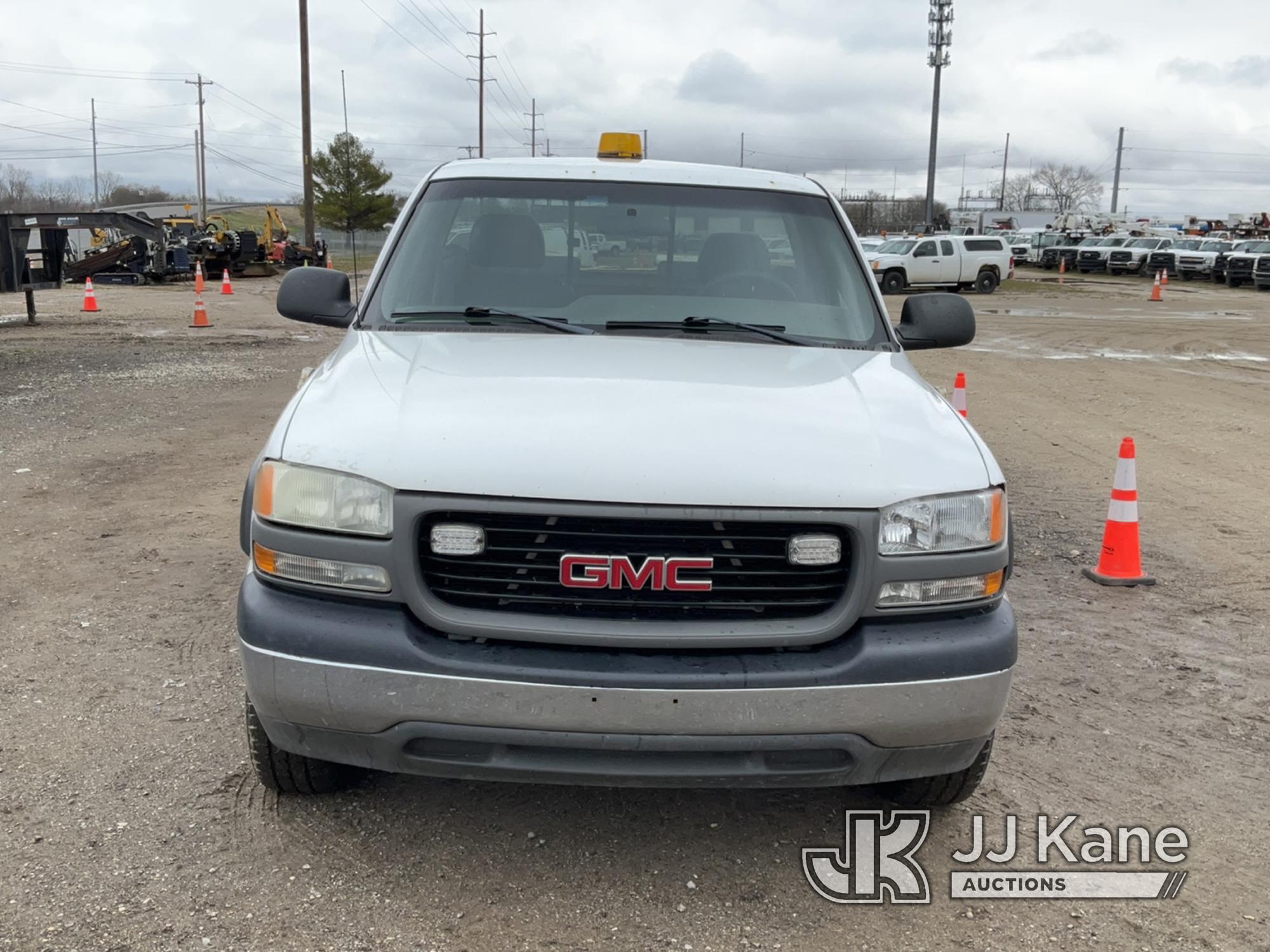 (Charlotte, MI) 2002 GMC Sierra 2500 Pickup Truck Runs & Moves) (Jump To Start, Rust Damage, Body Da