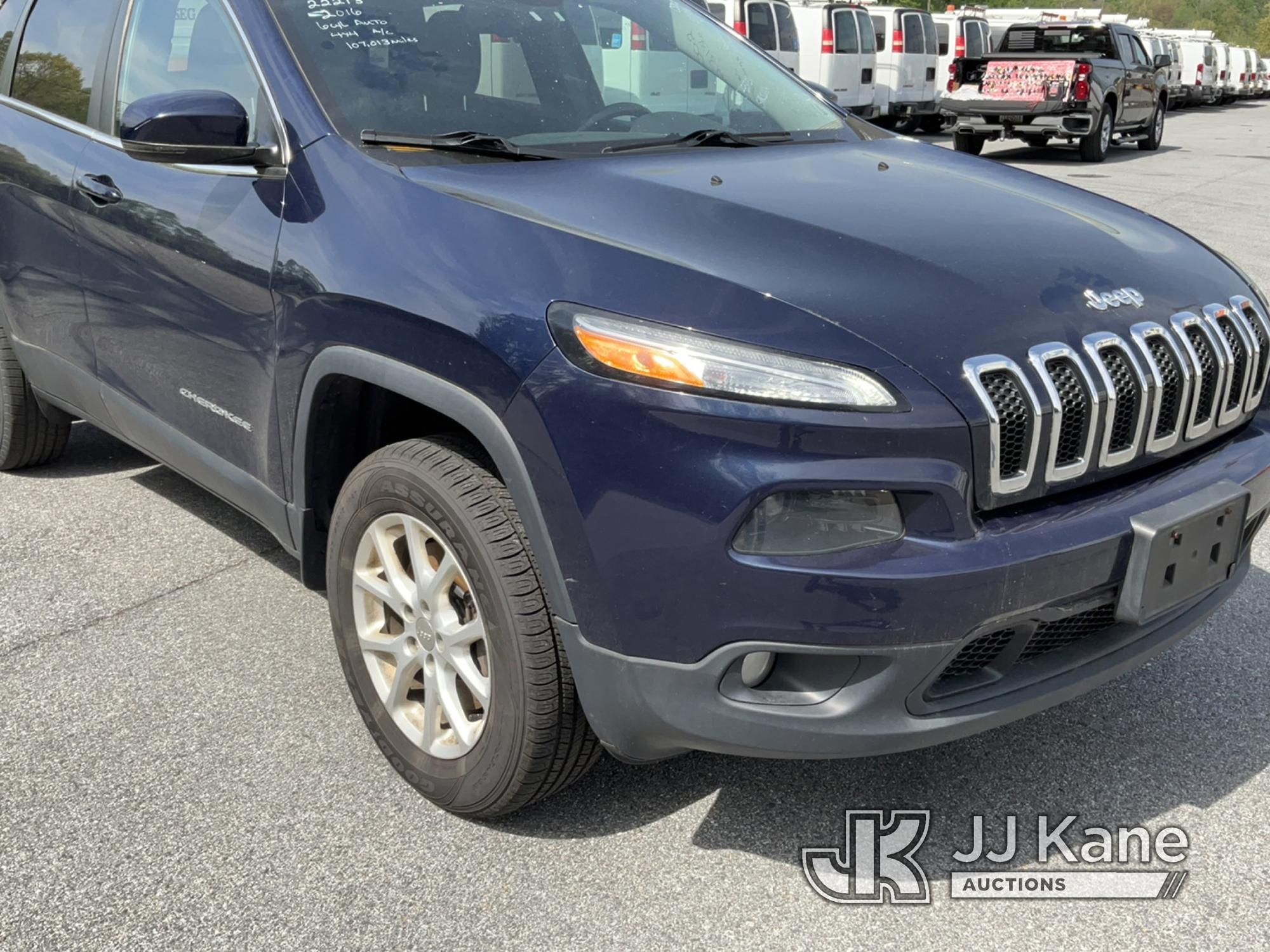 (Chester Springs, PA) 2016 Jeep Cherokee Latitude 4x4 4-Door Sport Utility Vehicle Runs & Moves) (Ru