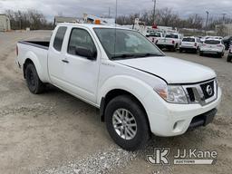 (Fort Wayne, IN) 2017 Nissan Frontier 4x4 Extended-Cab Pickup Truck Runs & Moves) (Paint Damage