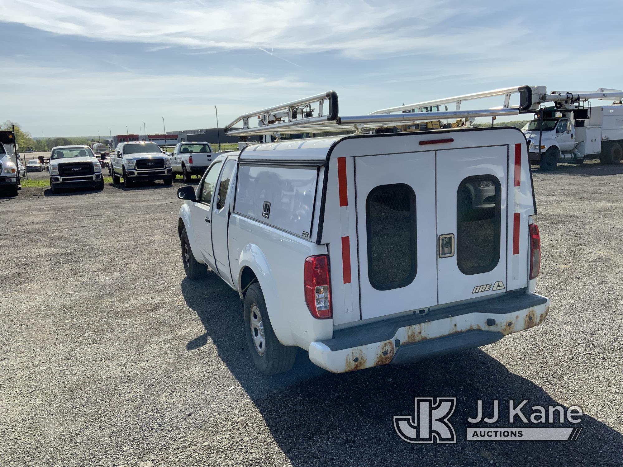 (Ashland, OH) 2017 Nissan Frontier Extended-Cab Pickup Truck Runs & Moves) (Minor Body Damage,